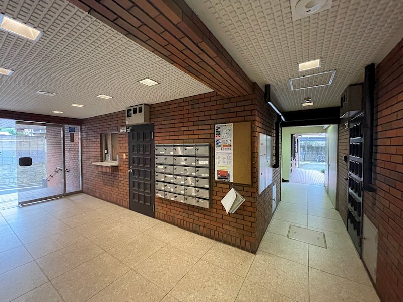 目黒区　区分マンション 共用部写真（エントランス）