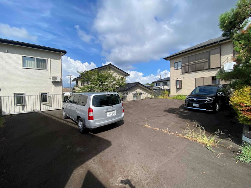南半田 中古住宅(6LDK) 現地写真（駐車場）