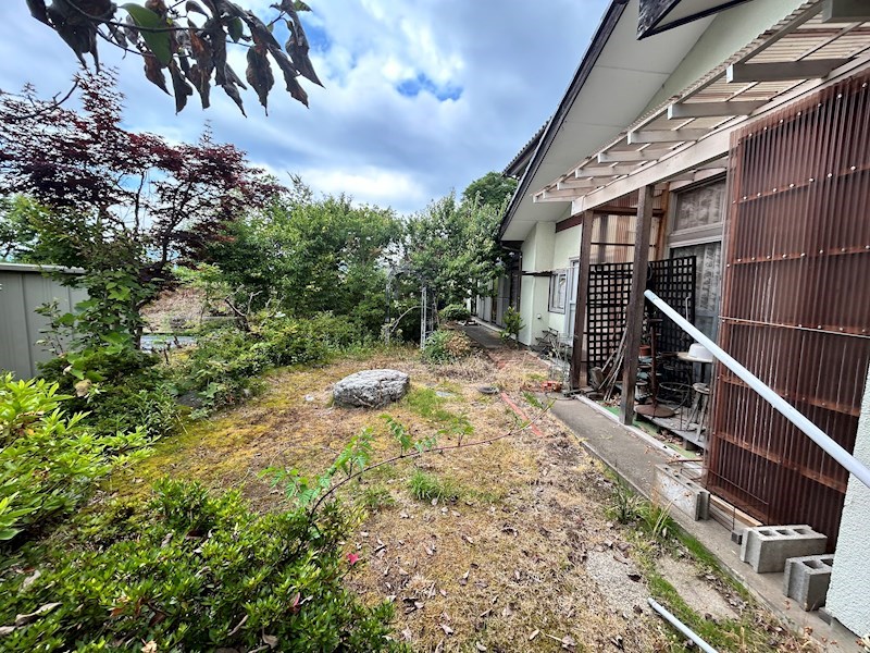 朝日が丘　古家付土地（解体更地相談可） 現地写真（庭）