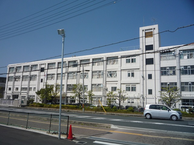 草津市野村2丁目 中学校