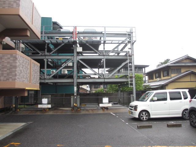ヴェルドミール栗東 共用部写真（駐車場）