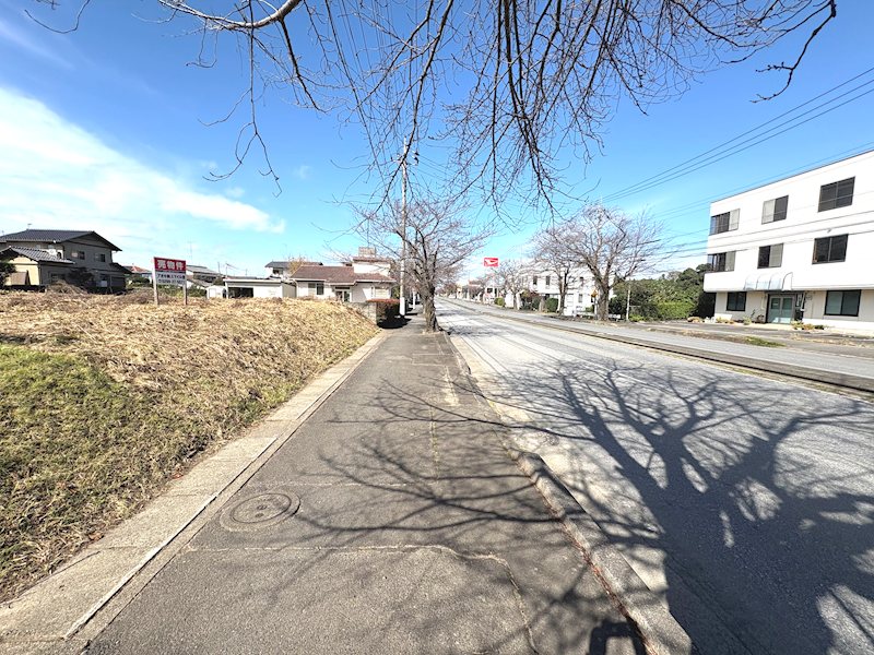 【売地】　石岡市旭台 112坪  現地写真（前面道路含む現地写真）