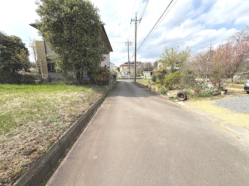 【売地】　小美玉市納場 現地写真（前面道路含む現地写真）