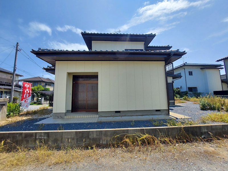 石岡市若松３丁目　【中古住宅】 現地写真（玄関）