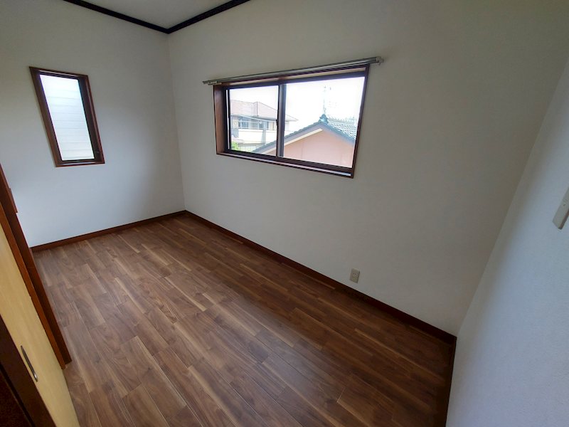 石岡市若松３丁目　【中古住宅】 内観写真（収納）