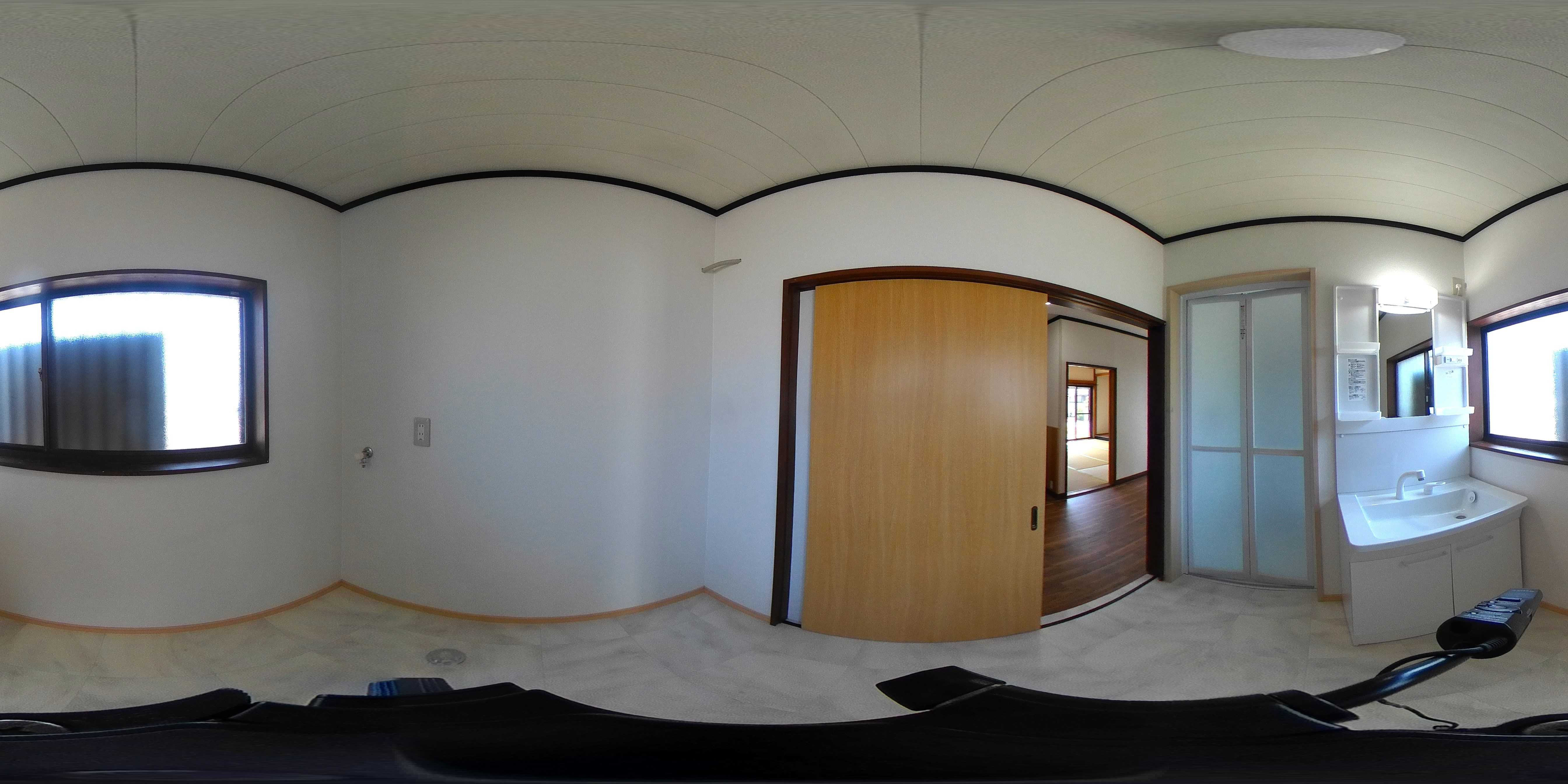 石岡市若松３丁目　【中古住宅】 内観写真（洗面台・洗面所）