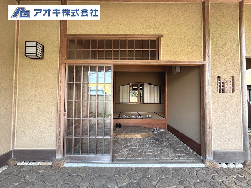 石岡市旭台　【中古住宅】 現地写真（玄関）