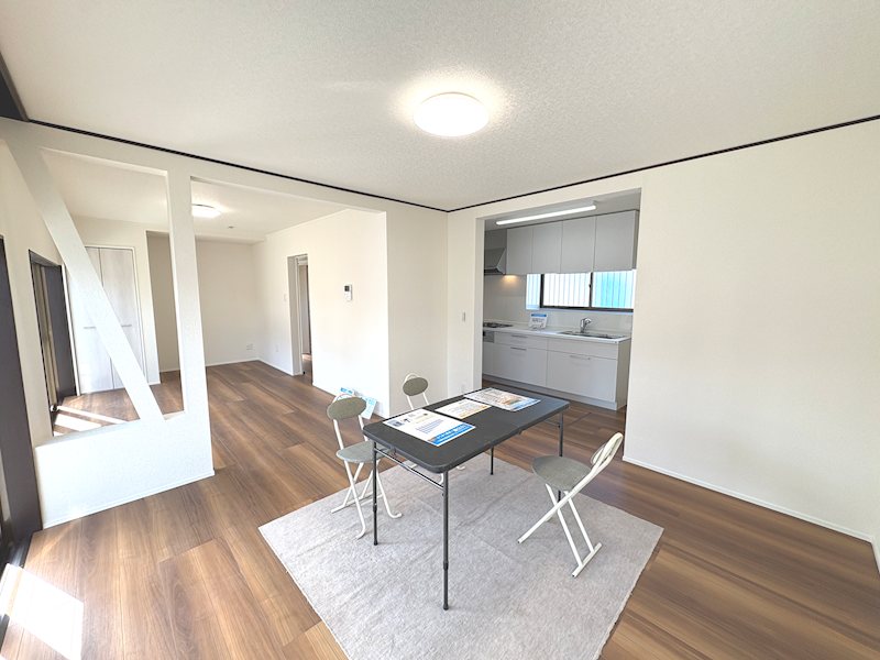 石岡市若松3丁目　【中古住宅】 内観写真（リビング）