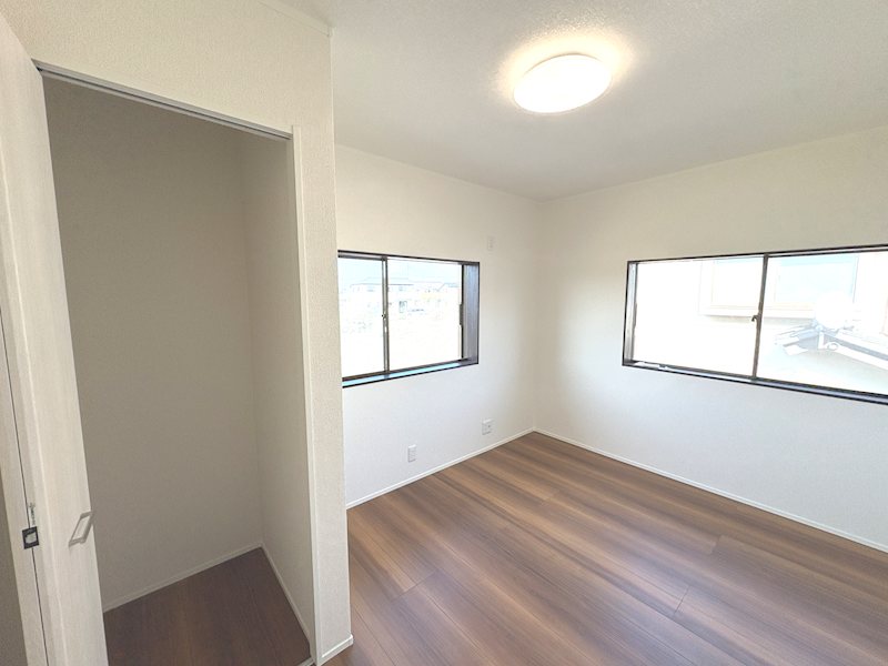石岡市若松3丁目　【中古住宅】 内観写真（子供部屋）