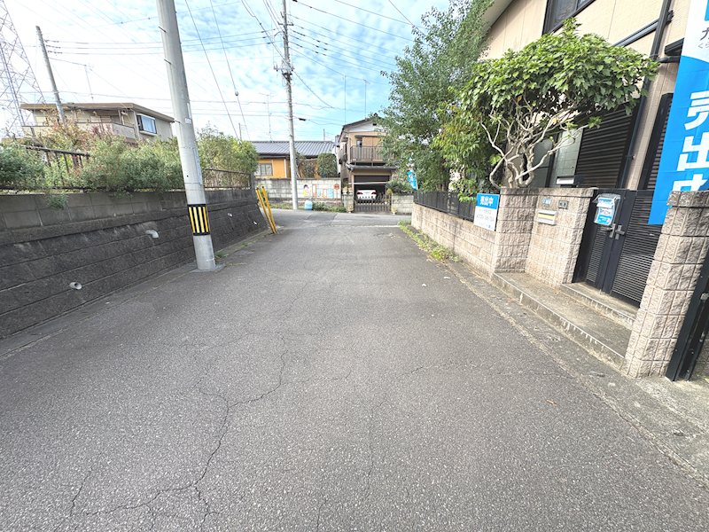 石岡市茨城2丁目　【中古住宅】 現地写真（前面道路含む現地写真）