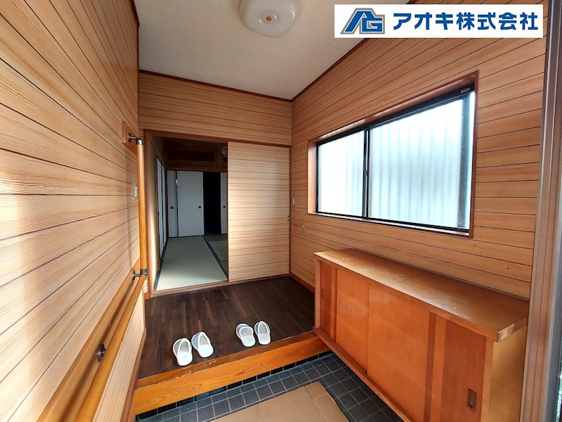 小美玉市堅倉　【中古住宅】 現地写真（玄関）