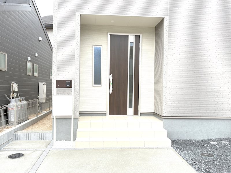 【全3棟】　石岡市府中第1　2号棟 現地写真（玄関）
