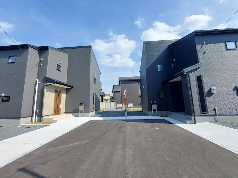 【最終1棟】　小美玉市羽鳥13期　4号棟  現地写真（前面道路含む現地写真）