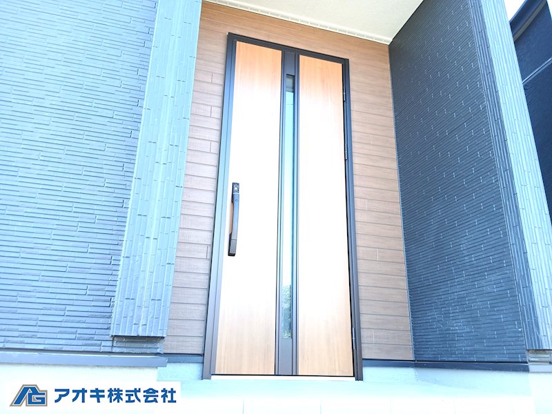 【全8棟】　かすみがうら市下稲吉2期  7号棟 現地写真（玄関）