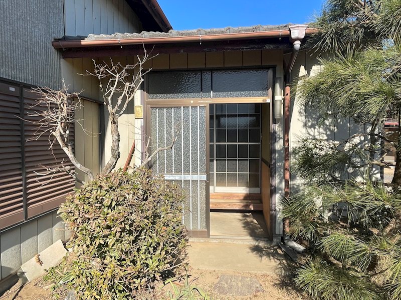 【リフォーム予定】鉾田市串挽中古物件〈作業所兼居宅〉 現地写真（玄関）