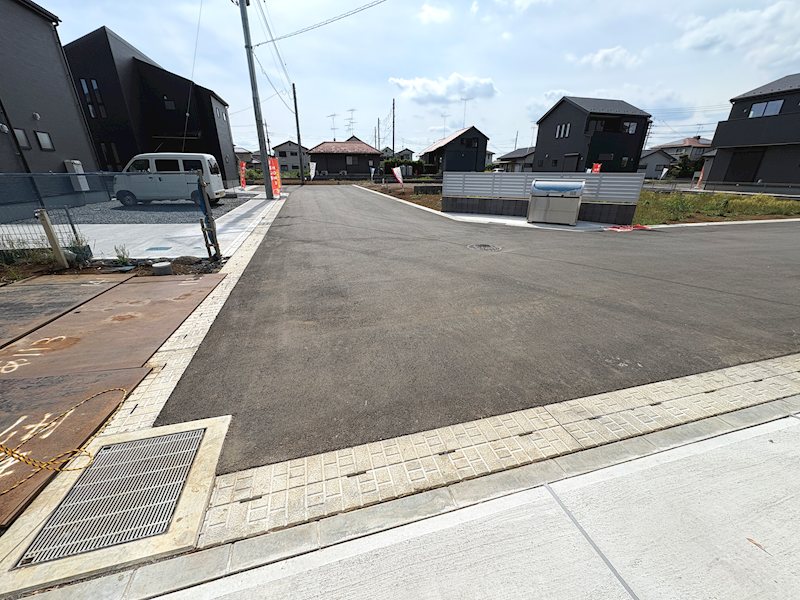 【全8棟】　かすみがうら市下稲吉2期 　4号棟 現地写真（前面道路含む現地写真）