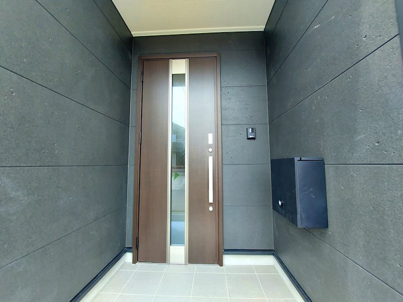 【限定１棟】　小美玉市納場第4 現地写真（玄関）