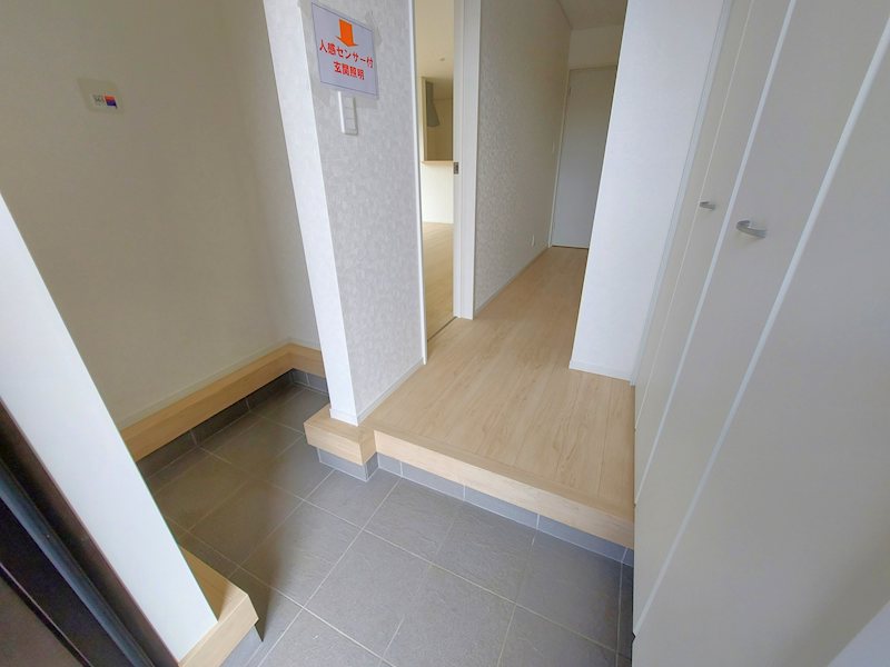 【限定１棟】　小美玉市納場第4 現地写真（玄関）