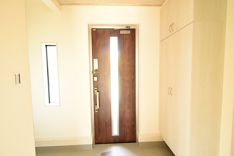 【平屋戸建】　石岡市石岡第９ 現地写真（玄関）