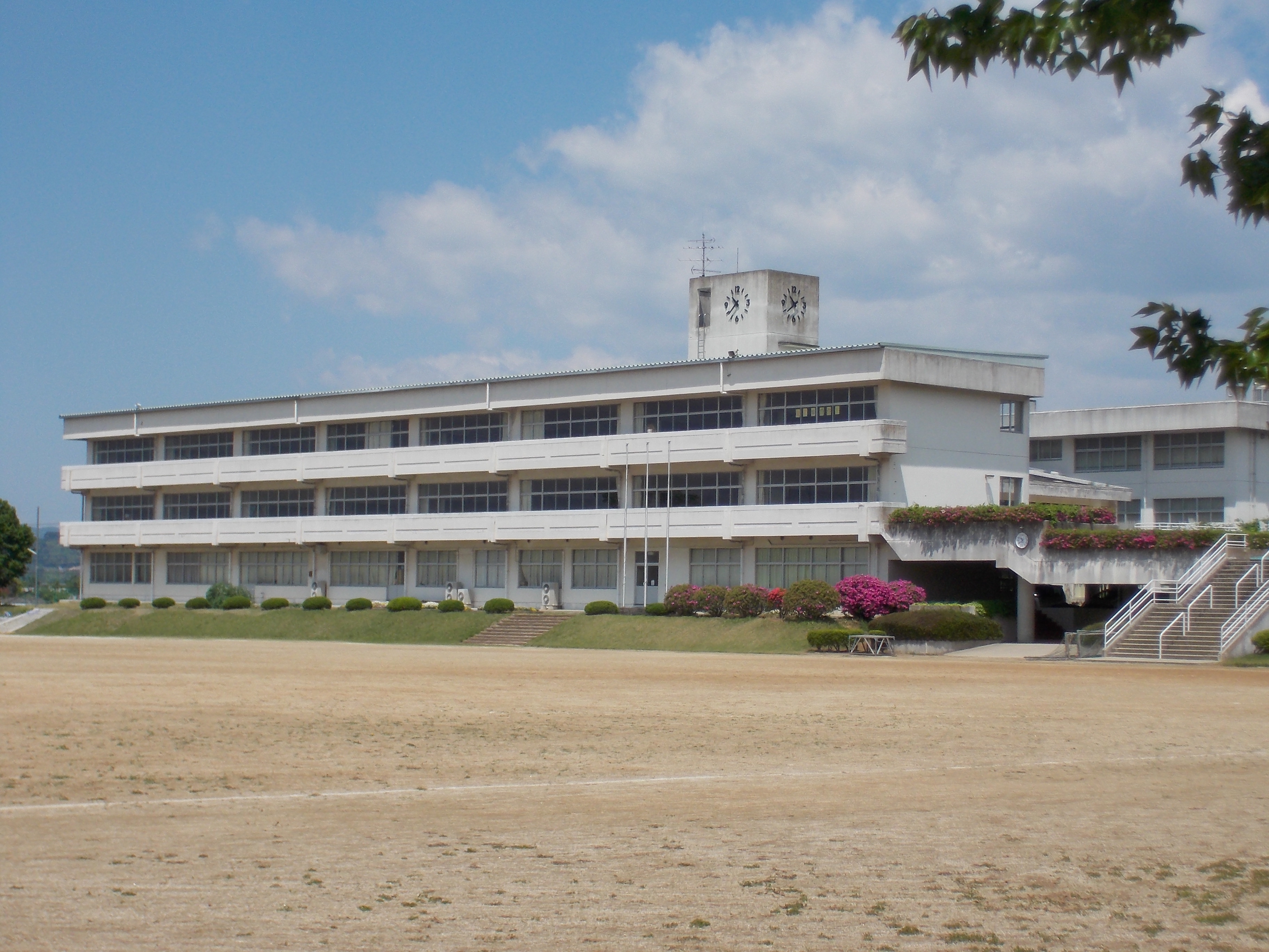 茨城県石岡市府中３丁目1785-4 中学校