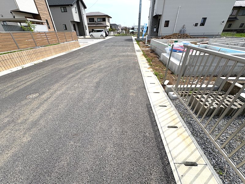【全2棟】　石岡市若松第8　2号棟  現地写真（前面道路含む現地写真）