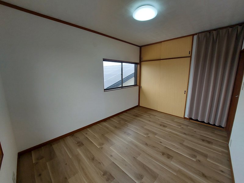 【広々5SLDK】石岡市石岡中古住宅 内観写真（子供部屋）