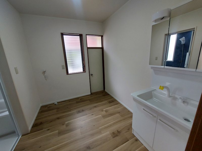 【広々5SLDK】石岡市石岡中古住宅 内観写真（洗面台・洗面所）