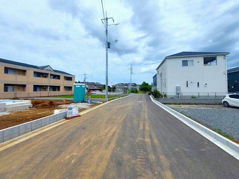 【全3棟】小美玉市羽鳥第13　2号棟  現地写真（前面道路含む現地写真）