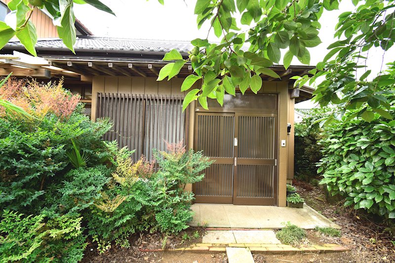 石岡市石岡中古住宅 現地写真（玄関）