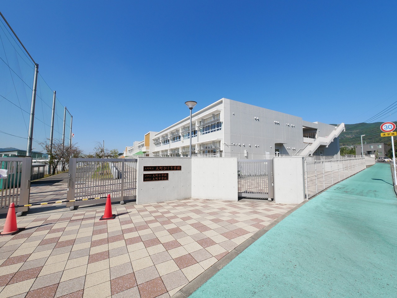 住宅用地　(大町町福母） 中学校