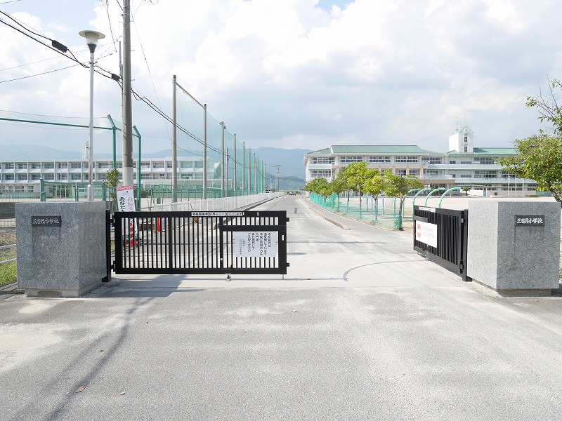 住宅用地　(三日月町織島) 小学校