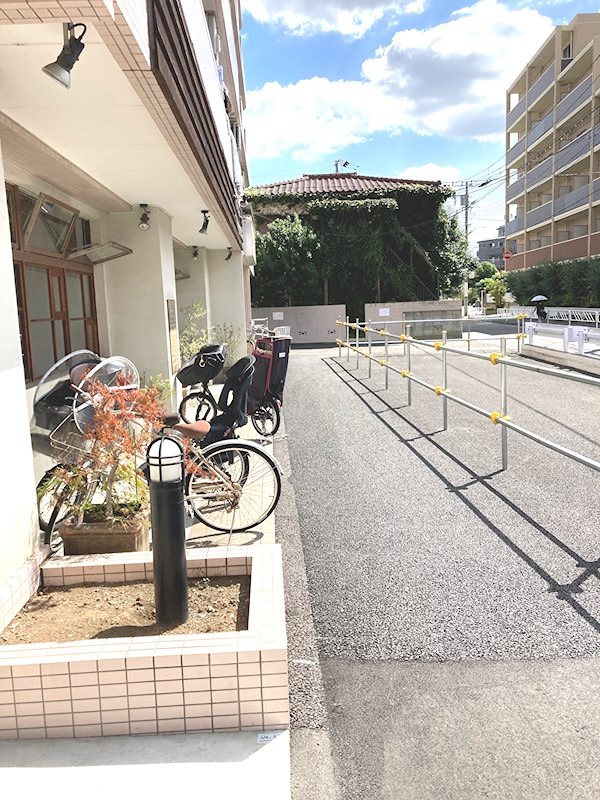 いい物件OneハイツB棟 共用部写真（駐車場）