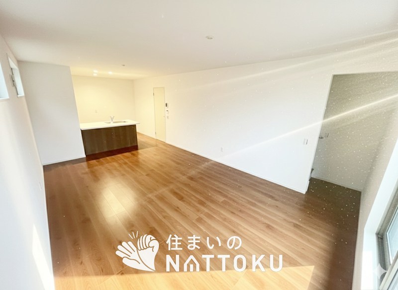 高槻市西冠　第1期　 内観写真（リビング）