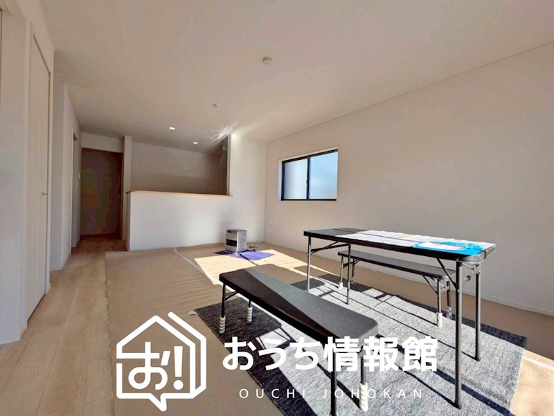 瑞浪市下沖町　第4期　2号棟 内観写真（リビング）