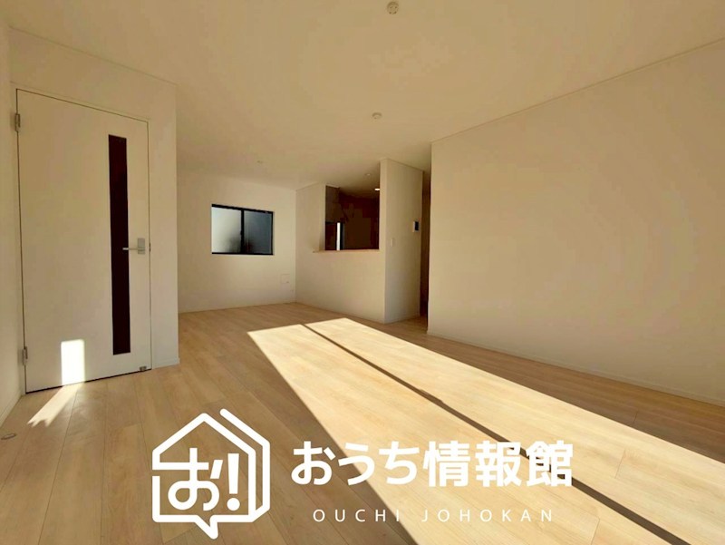瑞浪市下沖町　第4期　3号棟  内観写真（リビング）