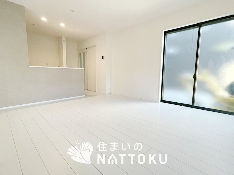 明石市西明石町　A号棟 内観写真（リビング）