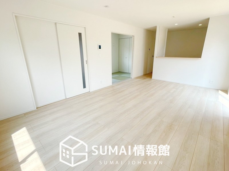 小野市中町　第6期　4号地 内観写真（リビング）