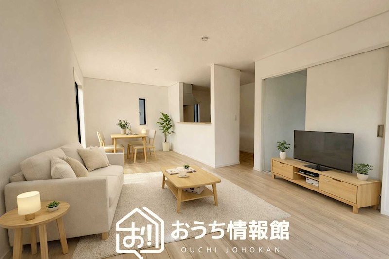 亀山市羽若町　第1期　4号棟 内観写真（リビング）