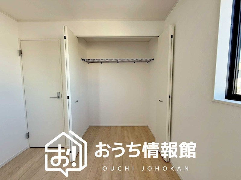 亀山市羽若町　第1期　4号棟 内観写真（収納）