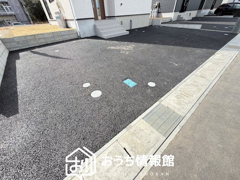 亀山市羽若町　第1期　4号棟 現地写真（駐車場）