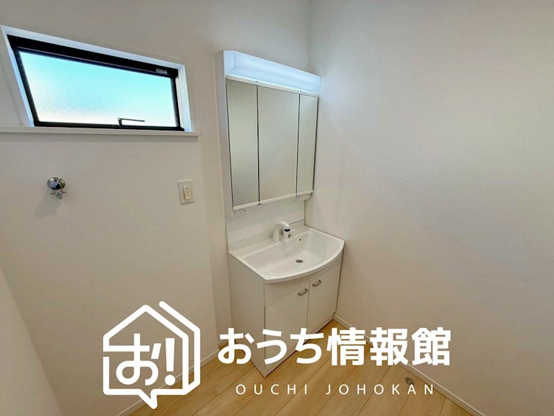 亀山市羽若町　第1期　3号棟 内観写真（洗面台・洗面所）