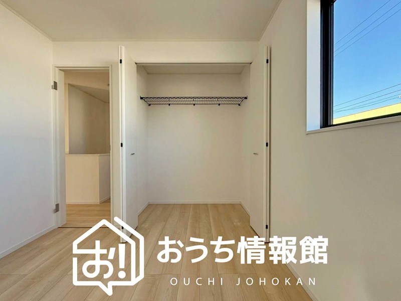亀山市羽若町　第1期　3号棟 内観写真（収納）