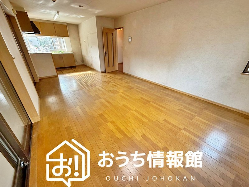 津市河辺町　 内観写真（リビング）