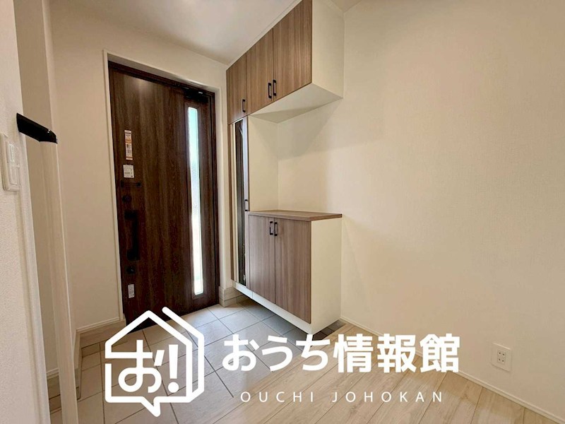 津市藤方　第1期　1号棟 現地写真（玄関）
