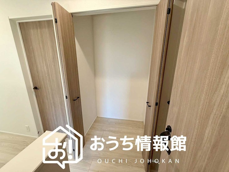 津市藤方　第1期　1号棟 内観写真（収納）