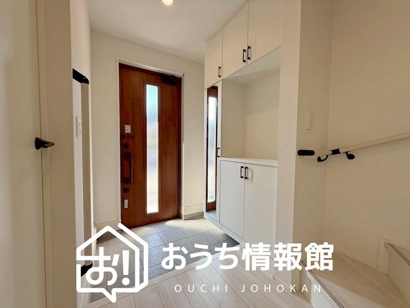 津市藤方　第1期　3号棟  現地写真（玄関）