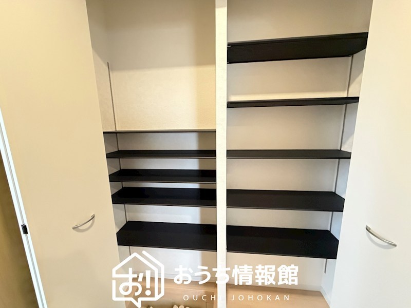 彦根市彦富町　第3期　2号棟 内観写真（収納）