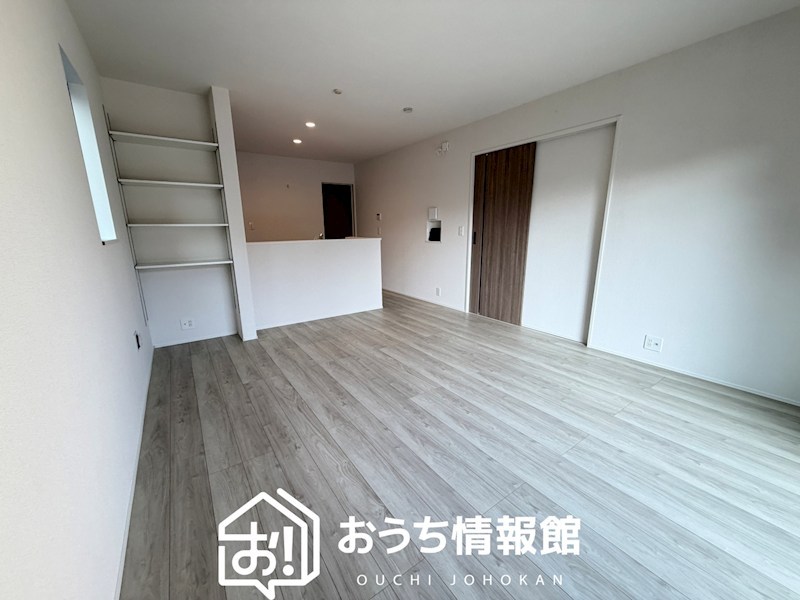 津市半田　第1期　2号地  内観写真（リビング）