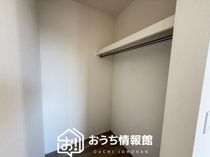 津市半田　第1期　2号地  内観写真（収納）