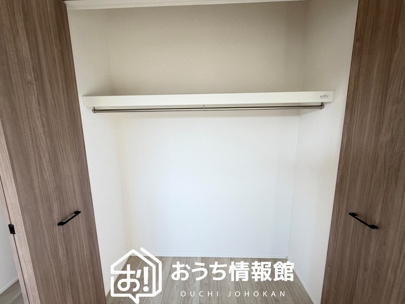 津市半田　第1期　2号地  内観写真（収納）